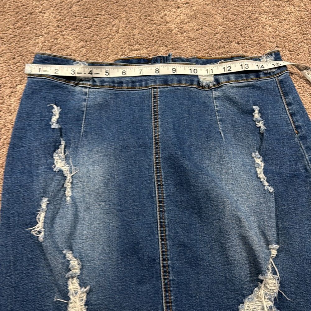 Super stretch denim skirt with distressing ! Size large - Picture 6 of 7